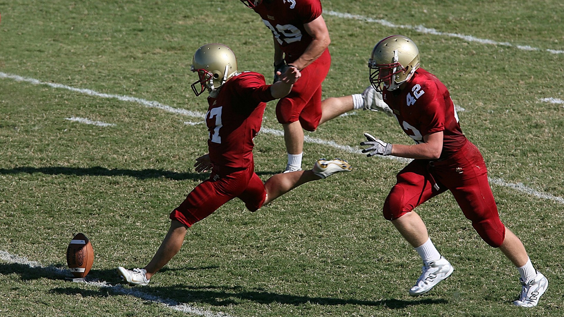  巴黎大师赛首回合对决在即！拜仁慕尼黑演练定位球，北京首钢密集防守应对