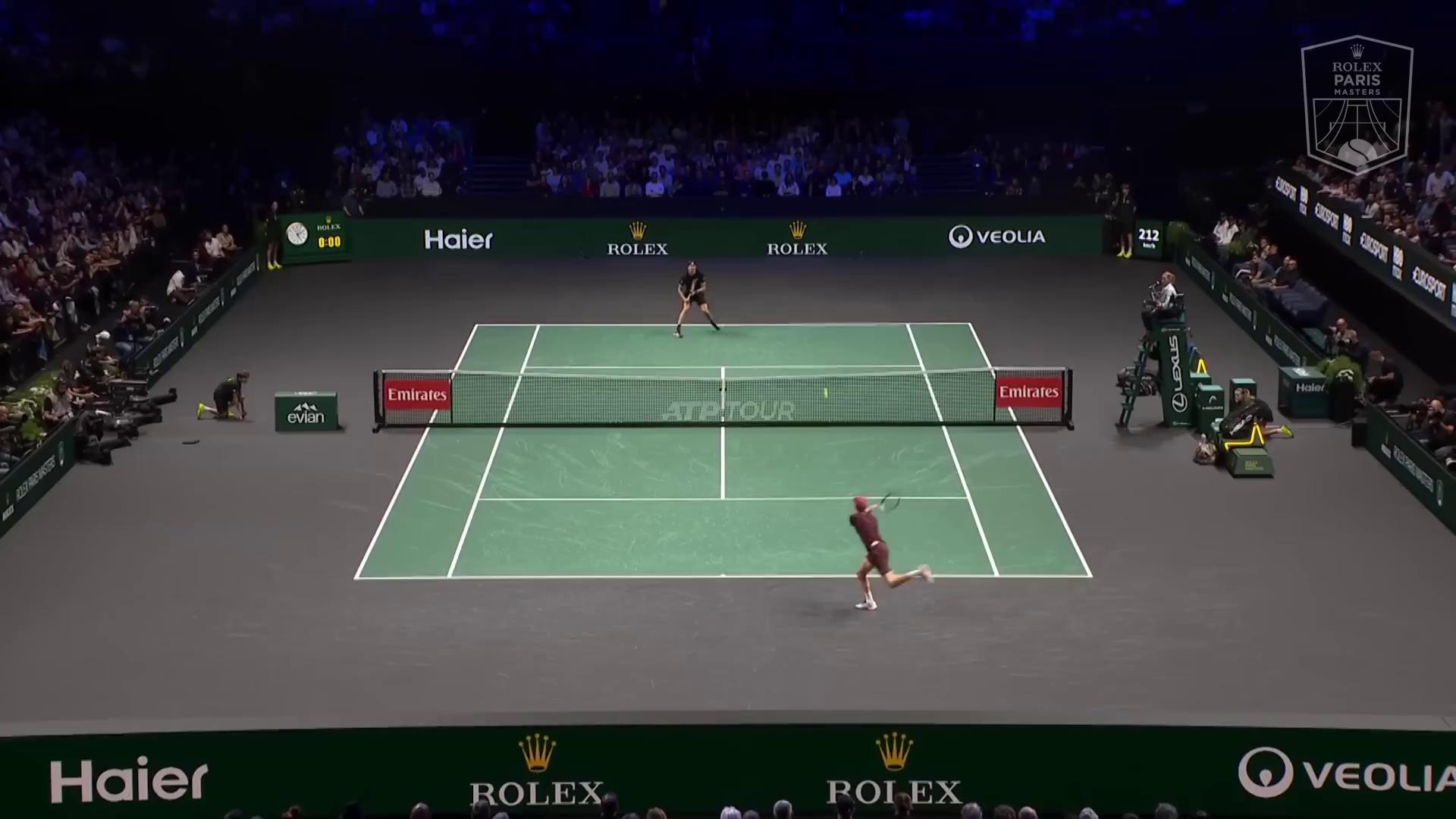  巴黎大师赛首回合对决在即！拜仁慕尼黑演练定位球，北京首钢密集防守应对